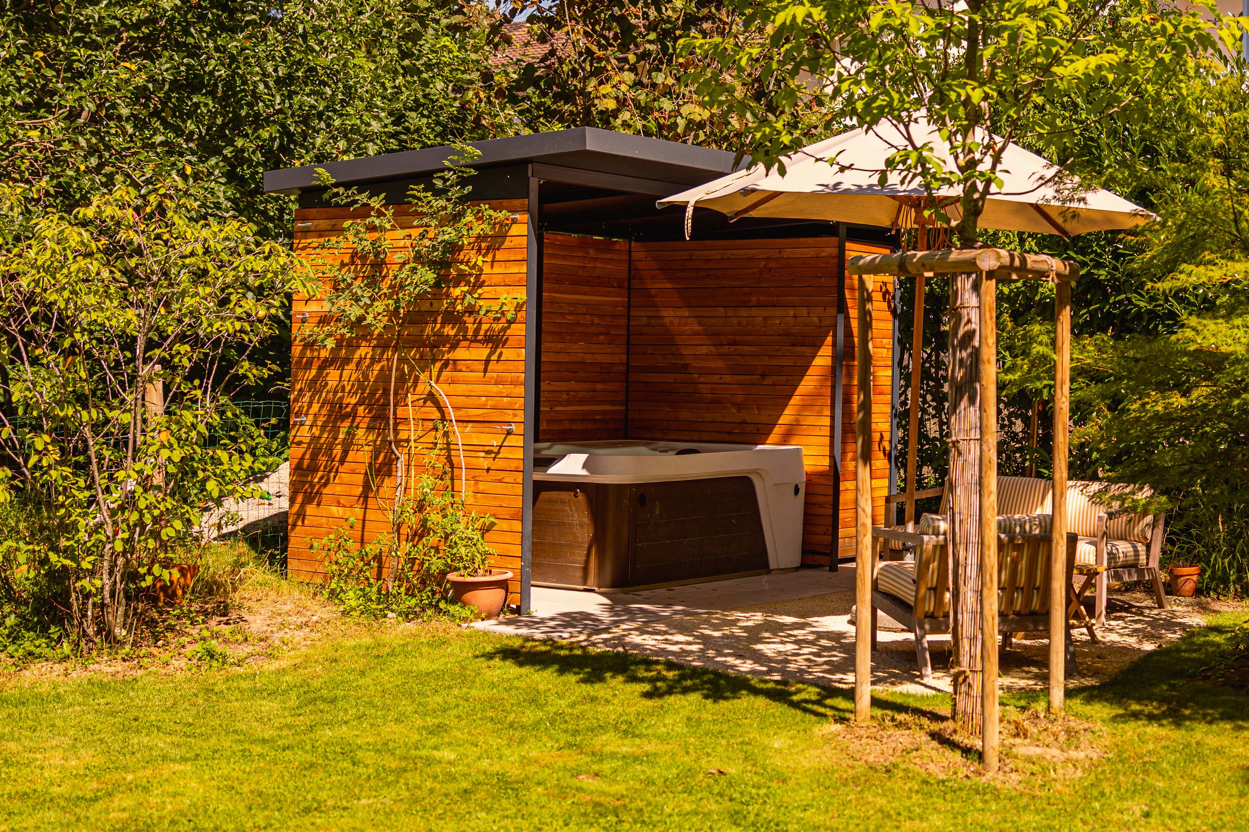 Gartenhäuschen mit Whirlpool