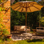 Gartenhaus mit Whirlpool aus Holz