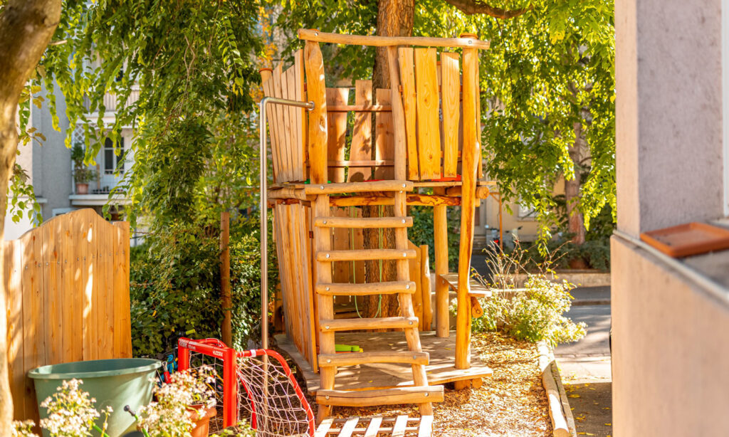 Spielhaus aus Holz